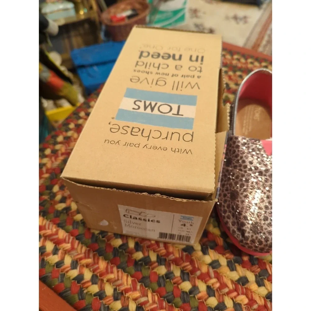 Brand New & Authentic TOMS Classics Shoes Size Youth‎ 4.5 NIB Silver Moroccan